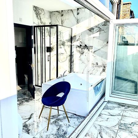 Duke And Duchess Apartments And Rooms - Private In Room Hot Tub Suites Λονδίνο Εξωτερικό φωτογραφία