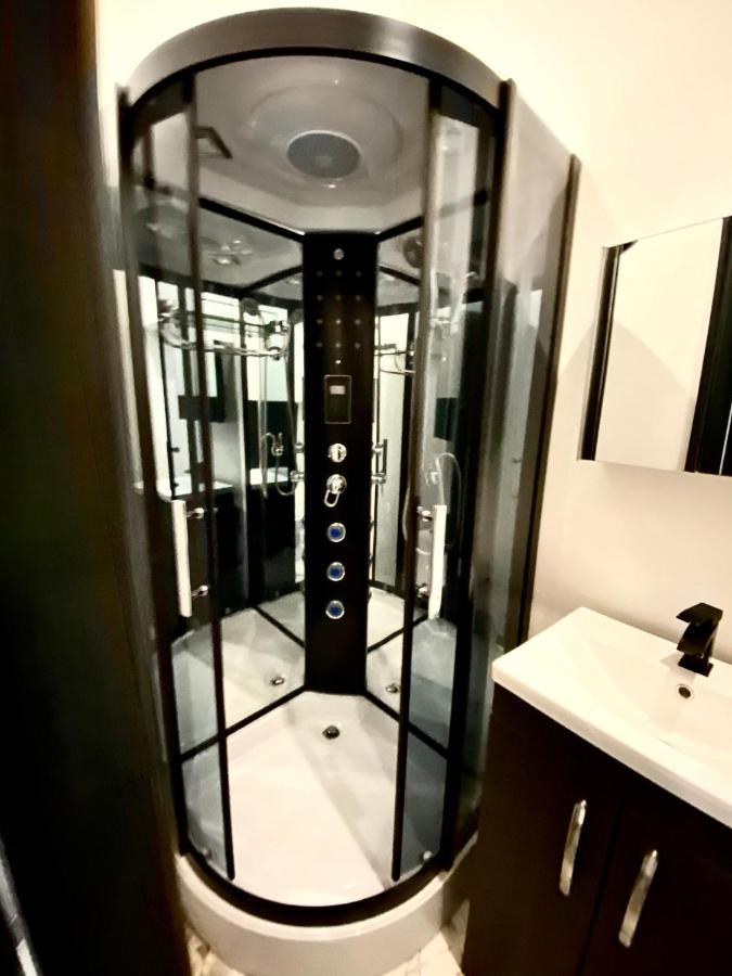 Duke And Duchess Apartments And Rooms - Private In Room Hot Tub Suites Λονδίνο Εξωτερικό φωτογραφία
