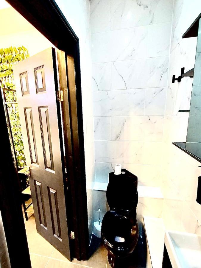 Duke And Duchess Apartments And Rooms - Private In Room Hot Tub Suites Λονδίνο Εξωτερικό φωτογραφία