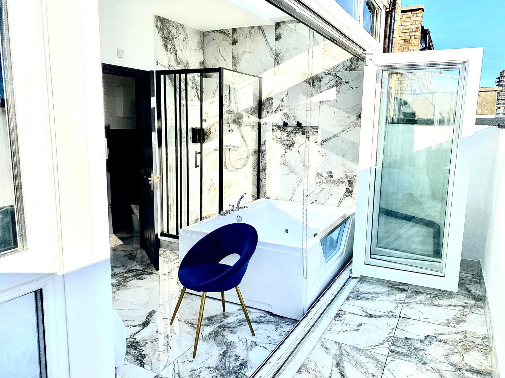Duke And Duchess Apartments And Rooms - Private In Room Hot Tub Suites Λονδίνο Εξωτερικό φωτογραφία