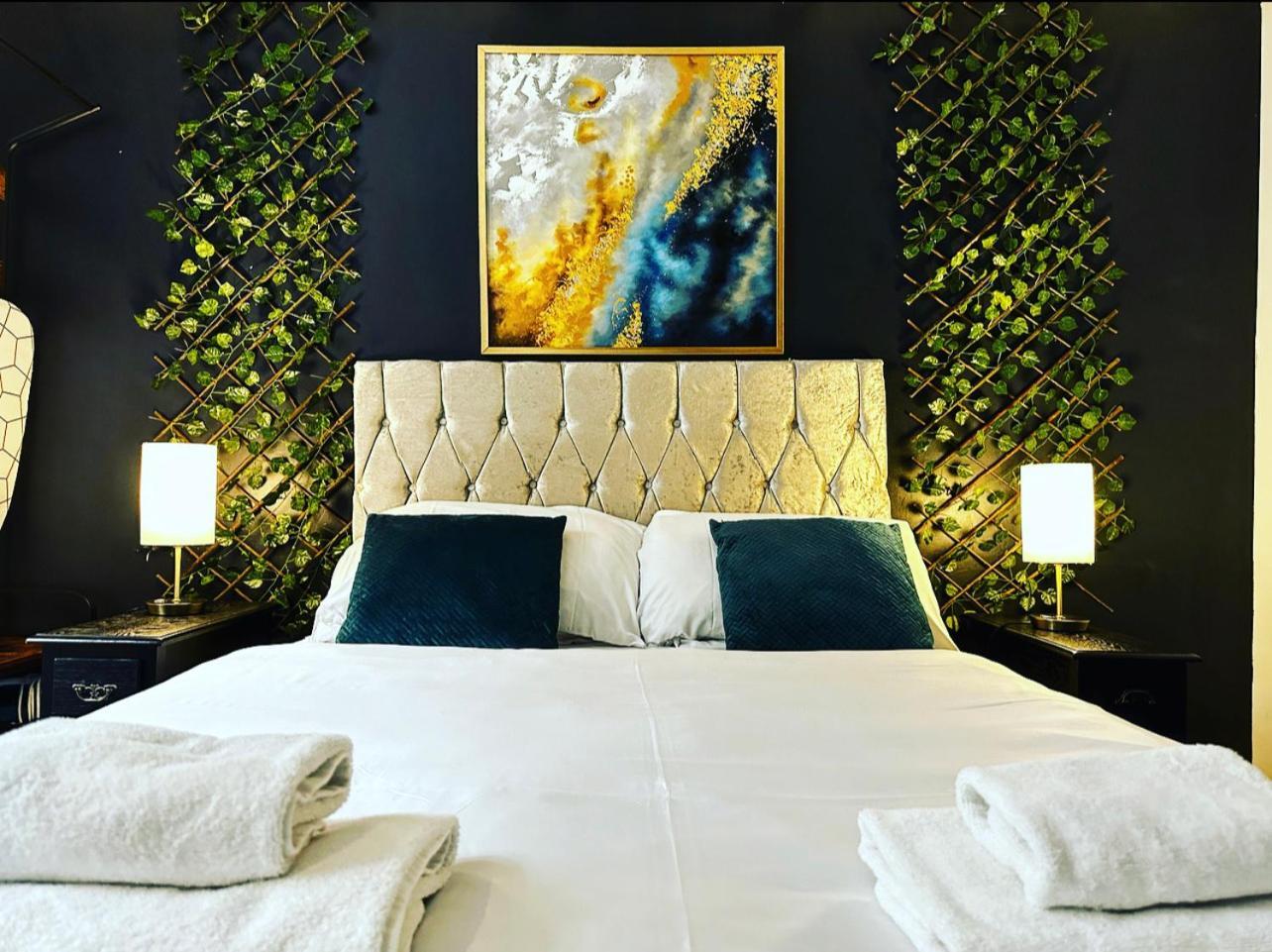 Duke And Duchess Apartments And Rooms - Private In Room Hot Tub Suites Λονδίνο Εξωτερικό φωτογραφία
